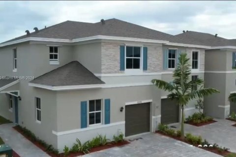 Townhouse in Homestead, Florida 4 bedrooms, 163.23 sq.m. № 1354606 - photo 4