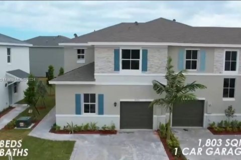 Townhouse in Homestead, Florida 4 bedrooms, 163.23 sq.m. № 1354606 - photo 3