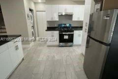 Apartamento en alquiler en Miami Beach, Florida, 4 dormitorios № 1354653 - foto 10