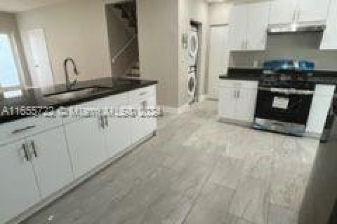 Apartamento en alquiler en Miami Beach, Florida, 4 dormitorios № 1354653 - foto 9