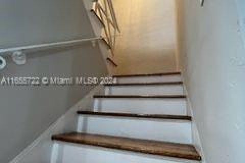 Apartamento en alquiler en Miami Beach, Florida, 4 dormitorios № 1354653 - foto 17