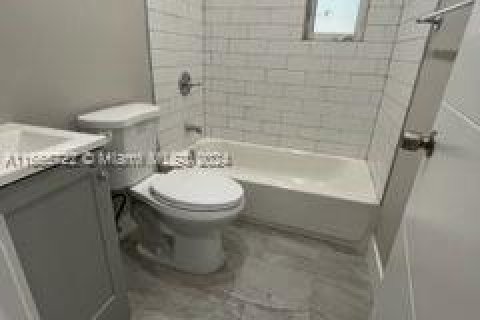 Apartamento en alquiler en Miami Beach, Florida, 4 dormitorios № 1354653 - foto 16