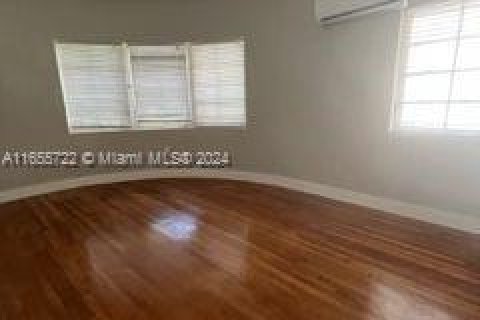 Apartamento en alquiler en Miami Beach, Florida, 4 dormitorios № 1354653 - foto 21