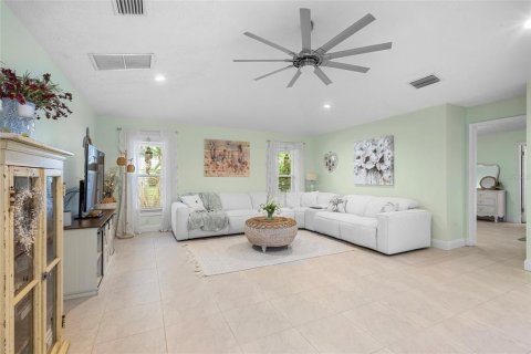 House in PORT ST LUCIE in Port St. Lucie, Florida 3 bedrooms, 162.02 sq.m. № 1342625 - photo 6