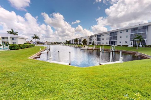 Condo in Punta Gorda, Florida, 2 bedrooms  № 1342618 - photo 22