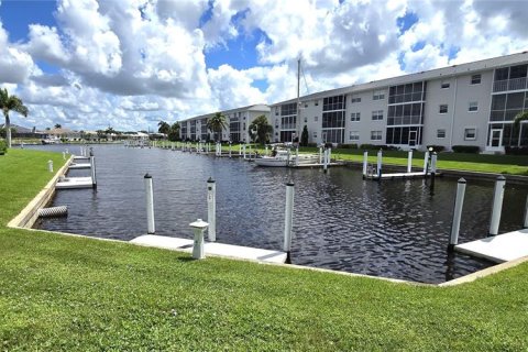 Copropriété à vendre à Punta Gorda, Floride: 2 chambres, 101.17 m2 № 1342618 - photo 1