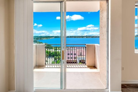 Condo in West Palm Beach, Florida, 2 bedrooms  № 1207839 - photo 20