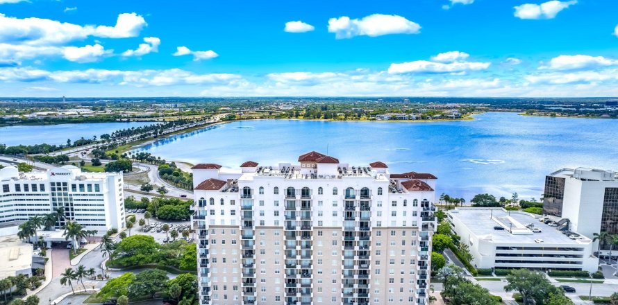 Condominio en West Palm Beach, Florida, 2 dormitorios  № 1207839