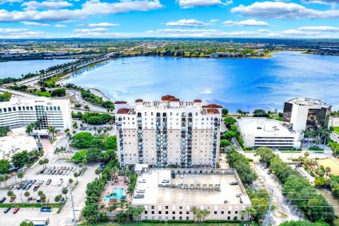 Condo in West Palm Beach, Florida, 2 bedrooms  № 1207839 - photo 2