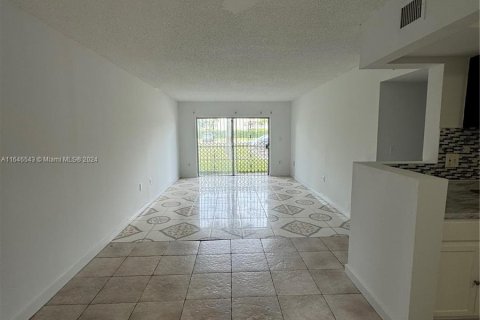 Copropriété à vendre à Lauderdale Lakes, Floride: 2 chambres, 102.19 m2 № 1329309 - photo 19