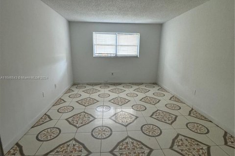 Copropriété à vendre à Lauderdale Lakes, Floride: 2 chambres, 102.19 m2 № 1329309 - photo 9