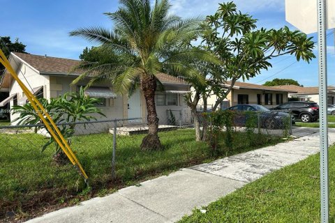 House in West Park, Florida 2 bedrooms, 83.61 sq.m. № 1327496 - photo 22