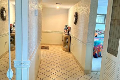 Condo in Port Richey, Florida, 2 bedrooms  № 1190148 - photo 10