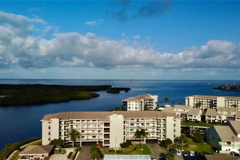 Condominio en venta en Port Richey, Florida, 2 dormitorios, 129.97 m2 № 1190148 - foto 2