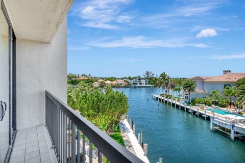 Condo in Highland Beach, Florida, 3 bedrooms  № 1188615 - photo 11