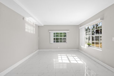 Villa ou maison à vendre à West Palm Beach, Floride: 4 chambres, 173.54 m2 № 1102392 - photo 5