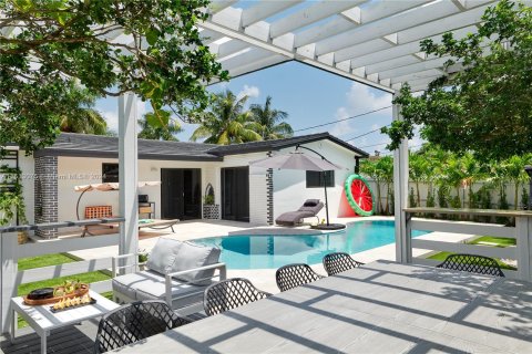 Villa ou maison à vendre à Hallandale Beach, Floride: 3 chambres, 129.51 m2 № 942903 - photo 1