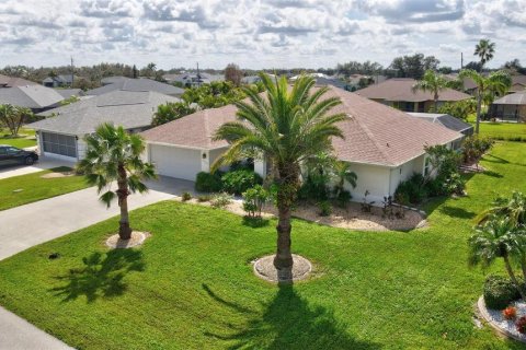 House in Punta Gorda, Florida 3 bedrooms, 195.37 sq.m. № 1405109 - photo 1