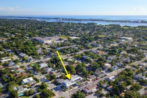 Commercial property in Lake Worth, Florida 288.37 sq.m. № 1079345 - photo 2