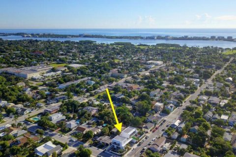 Commercial property in Lake Worth, Florida 288.37 sq.m. № 1079345 - photo 3