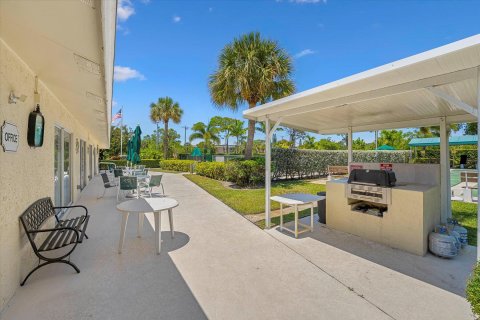 Condo in Stuart, Florida, 2 bedrooms  № 1216117 - photo 9