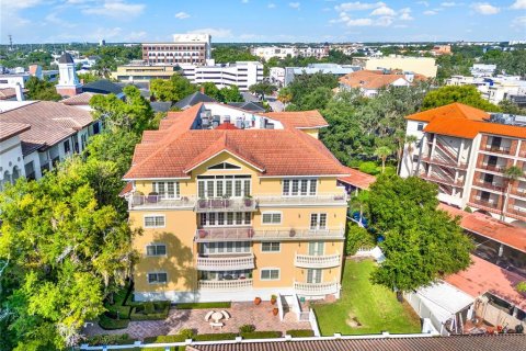 Copropriété à louer à Winter Park, Floride: 3 chambres, 285.58 m2 № 1370053 - photo 1