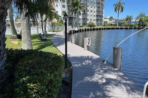 Condo in Oakland Park, Florida, 1 bedroom  № 1160723 - photo 25