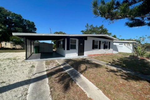 Villa ou maison à vendre à Port Charlotte, Floride: 2 chambres, 72.46 m2 № 257139 - photo 1