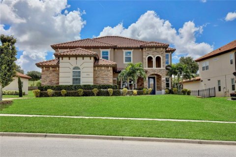 House in Clermont, Florida 5 bedrooms, 406.73 sq.m. № 1347485 - photo 1