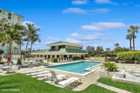 Condominio en venta en Jensen Beach, Florida, 2 dormitorios, 95.04 m2 № 705809 - foto 15