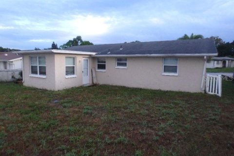 House in New Port Richey, Florida 3 bedrooms, 89.19 sq.m. № 1412772 - photo 6