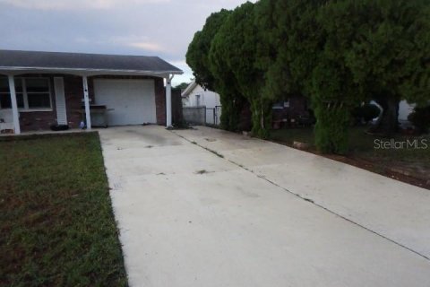 House in New Port Richey, Florida 3 bedrooms, 89.19 sq.m. № 1412772 - photo 4