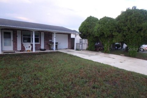 House in New Port Richey, Florida 3 bedrooms, 89.19 sq.m. № 1412772 - photo 5