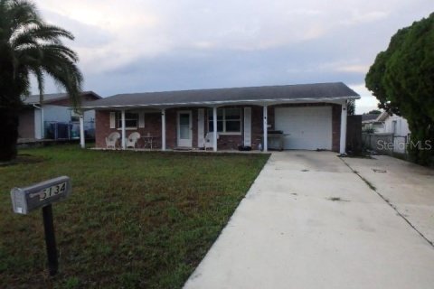 House in New Port Richey, Florida 3 bedrooms, 89.19 sq.m. № 1412772 - photo 1