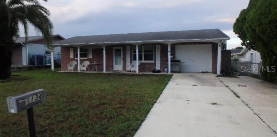 House in New Port Richey, Florida 3 bedrooms, 89.19 sq.m. № 1412772