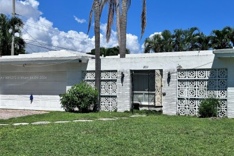 House in Fort Lauderdale, Florida 3 bedrooms, 144.46 sq.m. № 1411976 - photo 1