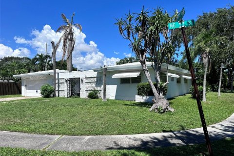 House in Fort Lauderdale, Florida 3 bedrooms, 144.46 sq.m. № 1411976 - photo 2