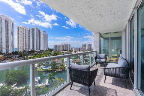 Copropriété à vendre à Sunny Isles Beach, Floride: 2 chambres, 142.14 m2 № 1098112 - photo 2