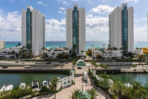 Condo in Sunny Isles Beach, Florida, 2 bedrooms  № 1098112 - photo 20