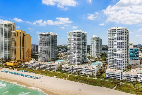 Condominio en venta en Sunny Isles Beach, Florida, 2 dormitorios, 142.14 m2 № 1098112 - foto 23