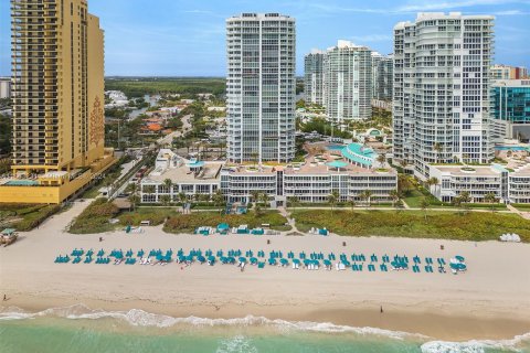 Condo in Sunny Isles Beach, Florida, 2 bedrooms  № 1098112 - photo 22