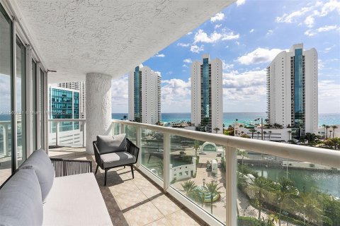 Copropriété à vendre à Sunny Isles Beach, Floride: 2 chambres, 142.14 m2 № 1098112 - photo 1