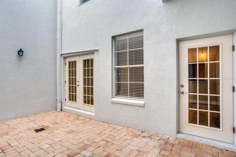 Townhouse in Tampa, Florida 3 bedrooms, 264.77 sq.m. № 652925 - photo 17