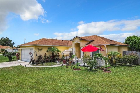 Villa ou maison à vendre à Kissimmee, Floride: 3 chambres, 131.36 m2 № 1246300 - photo 2