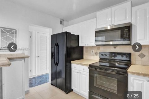 Condo in Miami Beach, Florida, 1 bedroom  № 1331583 - photo 3