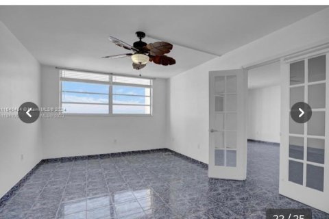 Condo in Miami Beach, Florida, 1 bedroom  № 1331583 - photo 8