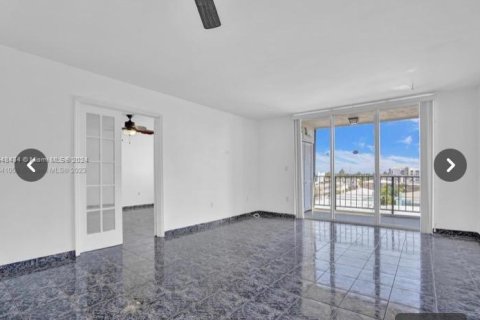 Condo in Miami Beach, Florida, 1 bedroom  № 1331583 - photo 4