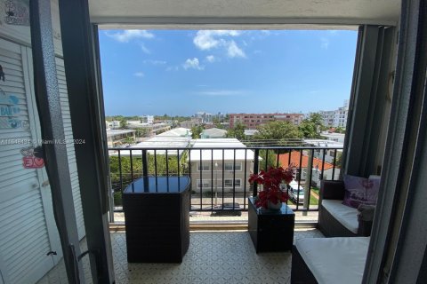 Condo in Miami Beach, Florida, 1 bedroom  № 1331583 - photo 11