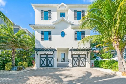 Villa ou maison à vendre à Bradenton Beach, Floride: 10 chambres, 387.5 m2 № 1082087 - photo 1