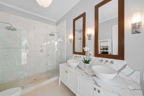 Adosado en venta en Coral Gables, Florida, 4 dormitorios, 323.76 m2 № 1291508 - foto 15